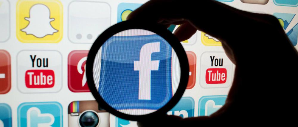 Um das Problem mit bewusst unwahren Nachrichten - so genannten Fake News - in den Griff zu bekommen, will Facebook mit Medien kooperieren.
