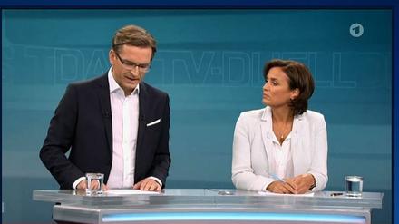 Claus Strunz und Sandra Maischberger eröffneten mit ihren Fragen das "TV-Duell".