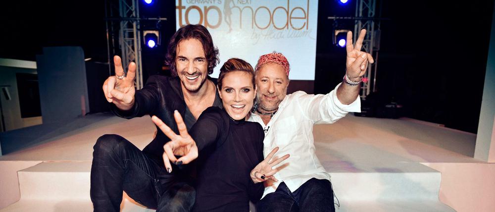 Suchen "Germany's Next Topmodel": Die Juroren Thomas Hayo (l.), Heidi Klum und Enrique Badulescu. 