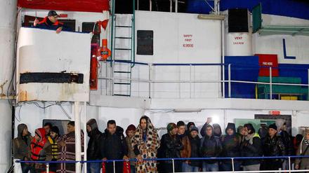 Endlich in Sicherheit: Flüchtlinge auf dem Schiff "Ezadeen".