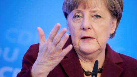 Die Bundeskanzlerin und CDU-Vorsitzende Angela Merkel spricht am 09.01.2016 auf einer Pressekonferenz nach der Klausurtagung des CDU-Bundesvorstandes in Mainz (Rheinland-Pfalz). 