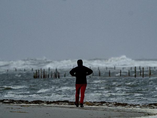 An der Nordsee könnte es am Sonntag eine erneute Sturmflut geben.