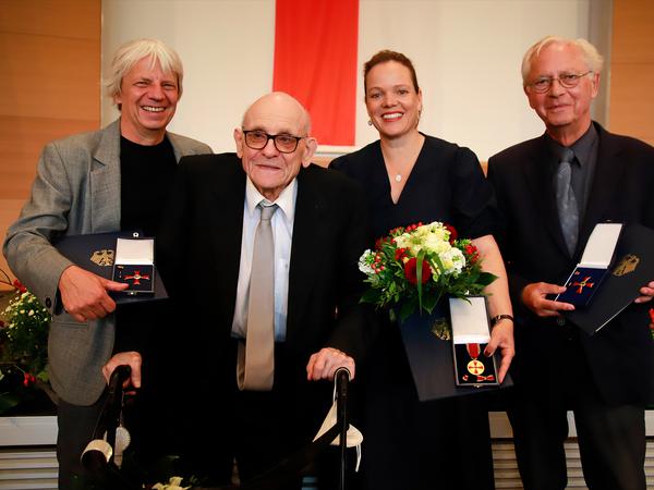 Im September 2021 wurde Gottfried Kunzendorf (2.v.r.) neben Andreas Dresen (l.), Marie-Luise Glahr und Uwe-Karsten Heye mit dem Bundesverdienstkreuz geehrt.