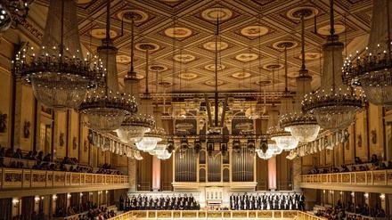 Das Rundfunk-Sinfonieorchester Berlin spielt zum Jahresausklang im Konzerthaus Beethovens 9. Symphonie.