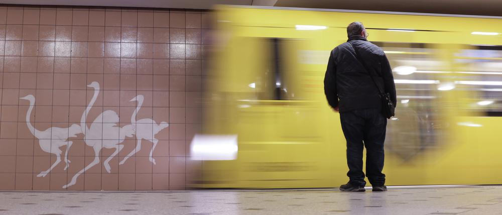 Nach Rassismusvorwürfen gegen den einen U-Bahn-Fahrer haben sich die Berliner Verkehrsbetriebe (BVG) eingeschaltet.