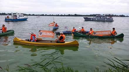 Aktivisten der Letzten Generation haben bei der Boots-Messe in Werder (Havel) Yachten am Auslaufen gehindert.