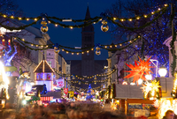 Der Blaue Lichterglanz ist Brandenburgs größter Weihnachtsmarkt.