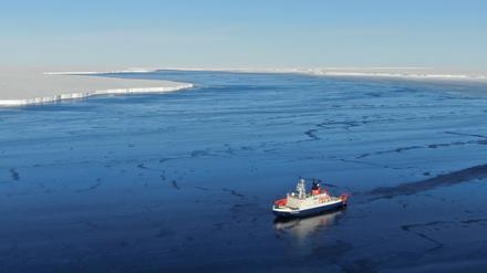 Der Polarstern hat während der „Mosaic“-Expedition rund 7000 Tonnen Schiffsdiesel verbraucht, das entspricht rund 22.000 Tonnen CO₂.