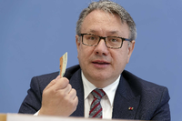 Seine Geschäfte und die seines Kollegen Nikolas Löbel setzen die Union unter Druck: CSU-Bundestagsabgeordneter Georg Nüßlein.