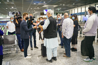 Mit einer in Taschkent gestarteten Lufthansa-Maschine kamen in Sicherheit gebrachte Menschen aus Afghanistan in Frankfurt/Main an.