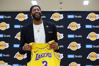 Kehrte bei den Lakers zurück: Anthony Davis (r). Foto: Mark J. Terrill/AP/dpa