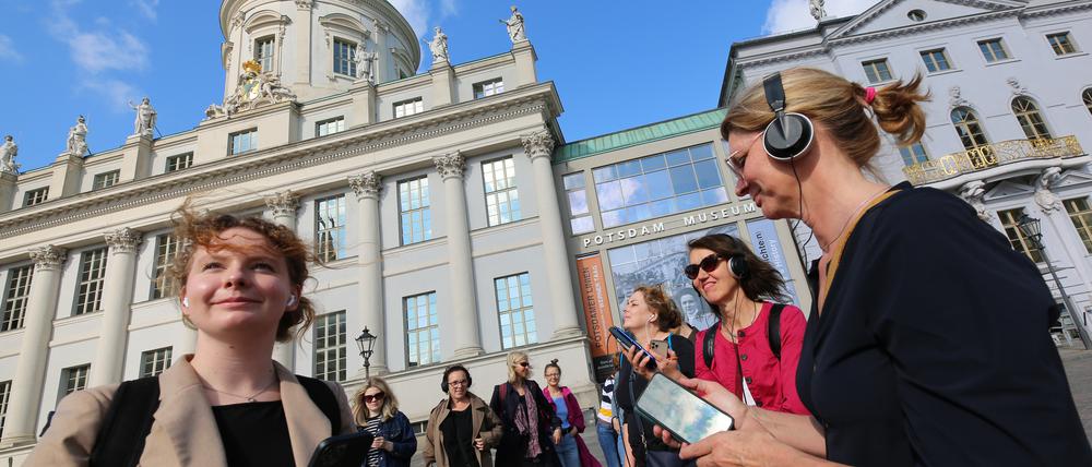 Der kostenfreie Audioguide des Potsdam Museums ist ein durchgängiger Hörspaziergang durch den Stadtraum auf den Spuren der zweiten barocken Stadterweiterung. 