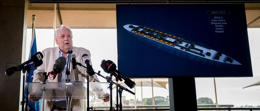 Der Milliardär Clive Palmers spricht zu den Medien während einer Ankündigung zur Titanic II. Palmer will die Titanic nachbauen - nicht nur originalgetreu samt Ballsaal und Pool, sondern sogar „besser als das Original“.