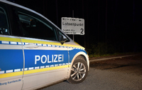 Wegen des Polizeieinsatzes war die Autobahn A10 in der Nacht zu Dienstag zwischen den Anschlussstellen Ferch und Michendorf in beide Fahrtrichtungen gesperrt.