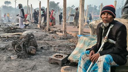 Ohne Hab und Gut und jetzt auch noch auf verbrannter Erde - geflüchtete Rohingyas in Bangladesch.
