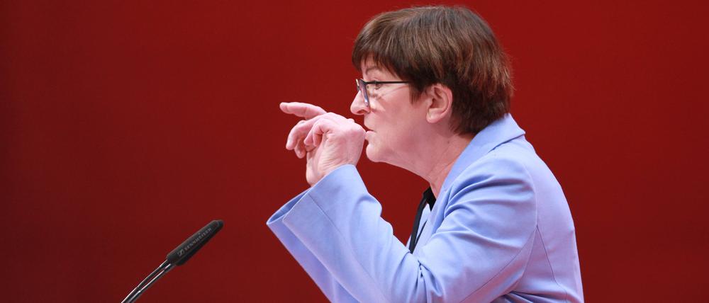 SPD-Chefin Saskia Esken hält am 10.12.2023 eine Rede zum Leitantrag für einen „Deutschlandpakt Bildung“.