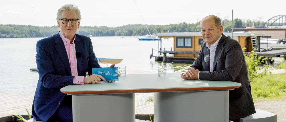 Nah am Wasser – das ZDF-Sommerinterview fand bei Potsdam statt, dem Ruderrevier des Kanzlers.