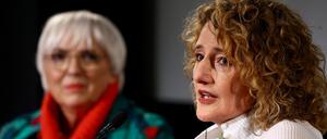 Am Dienstag stellte Kulturstaatsministerin Claudia Roth die neue Berlinale-Leiterin Tricia Tuttle vor.
