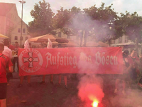 Fans des FC Energie Cottbus haben den Aufstieg des Vereins auf dem Altmarkt mit Masken des rassistischen Ku-KLux-KLans gefeiert.