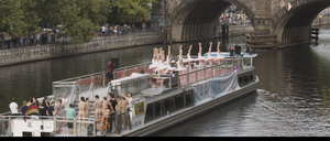 Viel nackte Haut auf dem Wasser: Ballett mal anders beim „Staatsballett auf der Spree“