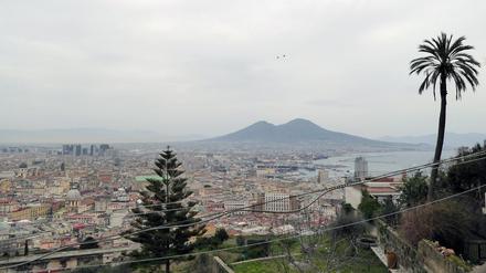 Blick vom Castel Sant’Elmo auf die Stadt und den Vulkan.