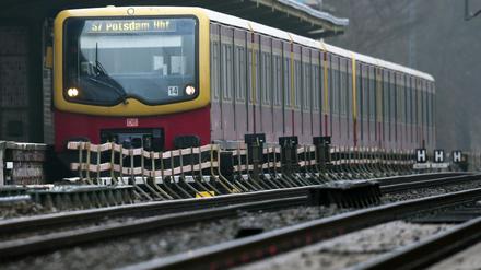 Die Freien Wähler fordern einen zügigen S-Bahn-Ausbau in Brandenburg.