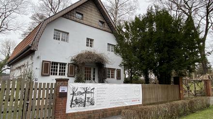 Das Haupthaus des einstigen Sommersitzes von Bertolt Brecht und Helene Weigel, die „Eiserne Villa“.