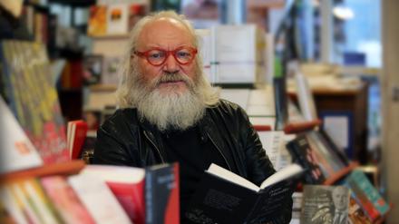 Der Buchhändler Carsten Wist (66) feiert in der Waschhaus-Arena ein krummes Jubiläum: ein Drittel Jahrhundert Literaturladen Wist.