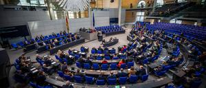 ARCHIV - 30.01.2024, Berlin: Die Parlamentarier verfolgen die Debatte zum Auftakt der Haushaltswoche. Die Ampel-Fraktionen wollen die gesetzlichen Bestimmungen für die Bestechung oder Bestechlichkeit von Abgeordneten verschärfen. 