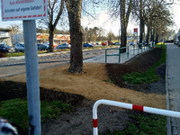 Die neue Bushaltestelle in Groß Glienicke hat einen provisorischen Zugang.