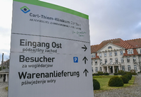 Der Eingang zum Carl-Thiem-Klinikum (CTK) in Cottbus. 