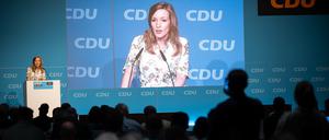 „Der Wettlauf um Positionierung im Rechtsaußen-Bereich - von der AfD über die sogenannte Werteunion bis hin zu Sahra Wagenknecht - ist zutiefst irritierend“, sagte Berlins CDU-Generalsekretärin Ottilie Klein.