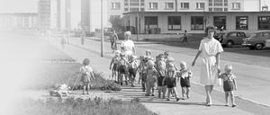 Wochenkrippenkinder aus Hoyerswerda im Jahr 1964.