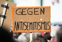 Linken-Fraktionschef Sebastian Walter warnte davor, „dass Jüdinnen und Juden Angst haben müssen, hier zu leben“. 