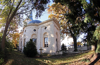 Die Kirche wurde 1881/82 noch einmal erweitert.