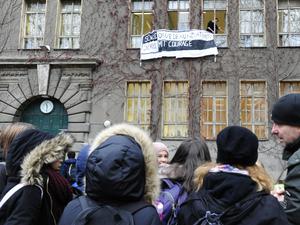 Am Andreas-Gymnasium in der Koppenstraße in Berlin hatten Schüler vor einiger Zeit ein Plakat aufgehängt, um sich gegen die AfD zu positionieren.
