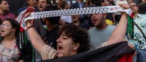 Ägyptische Journalisten in Kairo demonstrieren Solidarität mit den Palästinensern im Gaza-Streifen. 
