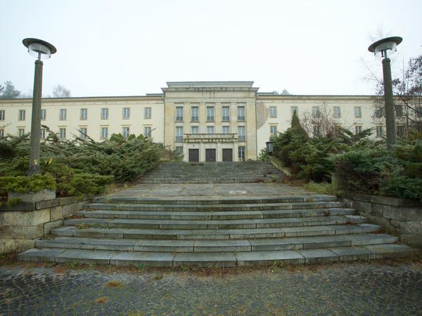 Leerstand führt zu Vandalismus: Ein Gebäude der ehemaligen Jugendhochschule der DDR-Jugendorganisation FDJ am Bogensee bei Wandlitz.