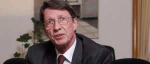 Ehrhart Körting Politiker und derzeitiger Innensenator des Landes Berlin. Er ist seit 1971 Mitglied der SPD.