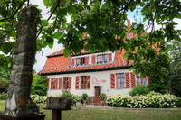 Im ehemaligen Inspektorenhaus von Schloss Kunersdorf erinnert ein Museum an den Dichter und Naturforscher Adelbert von Chamisso.