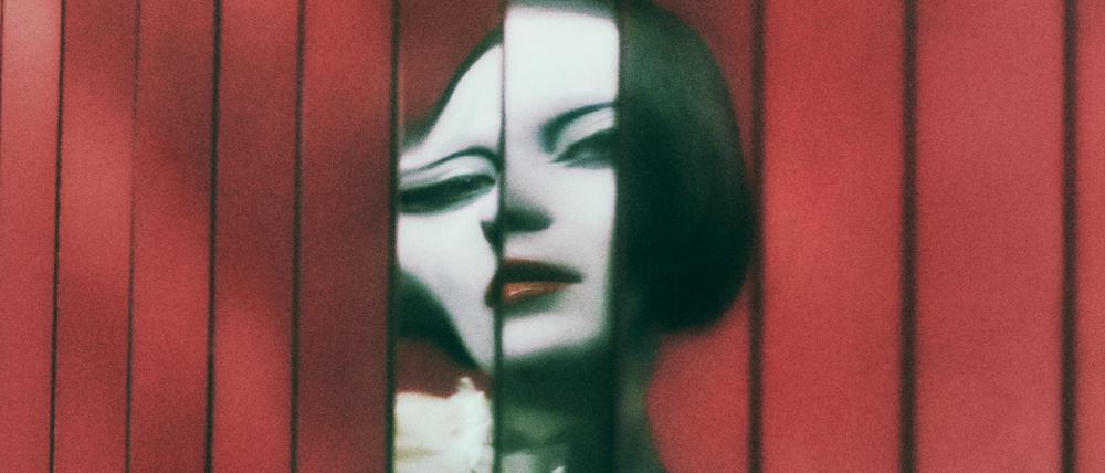  Elizaveta Porodina, Cecile, masked, Paris 2021