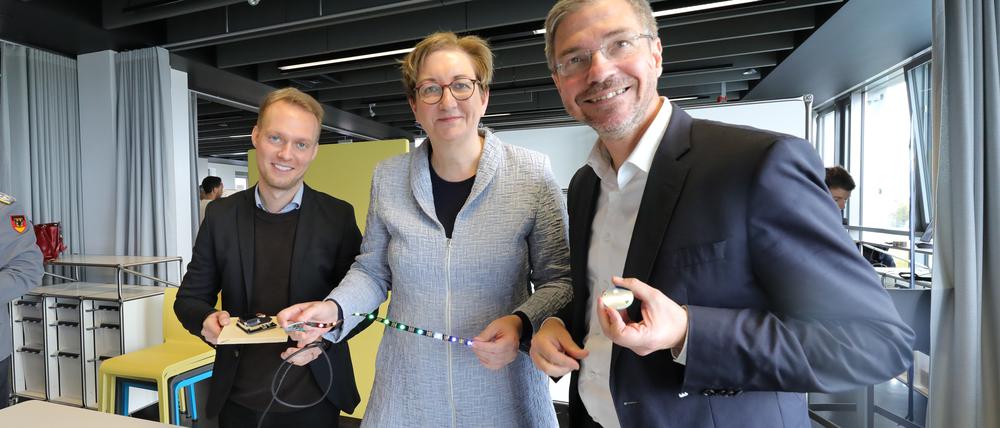 Oberbürgermeister Mike Schubert (rechts) und Bundesbauministerin Klara Geywitz, nahmen an der Eröffnung des „Potsdam Lab“, des Zentrums für Design Thinking und Wissenstransfer teil.