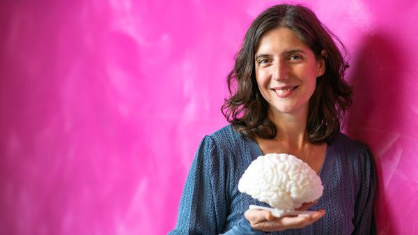 Fatma Deniz verbindet Informatik mit Hirnforschung, um besser zu verstehen, wie wir Sprache neuronal verarbeiten.
