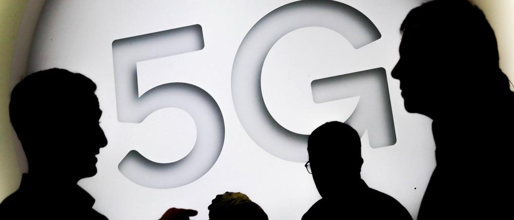 FILE PHOTO: A 5G sign is seen at the Mobile World Congress in Barcelona, Spain February 28, 2018. REUTERS/Yves Herman/File Photo