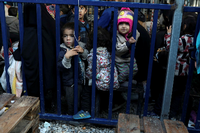 Anstehen für die Registrierung: Flüchtlingskinder im Lager Moria auf der griechischen Insel Lesbos.