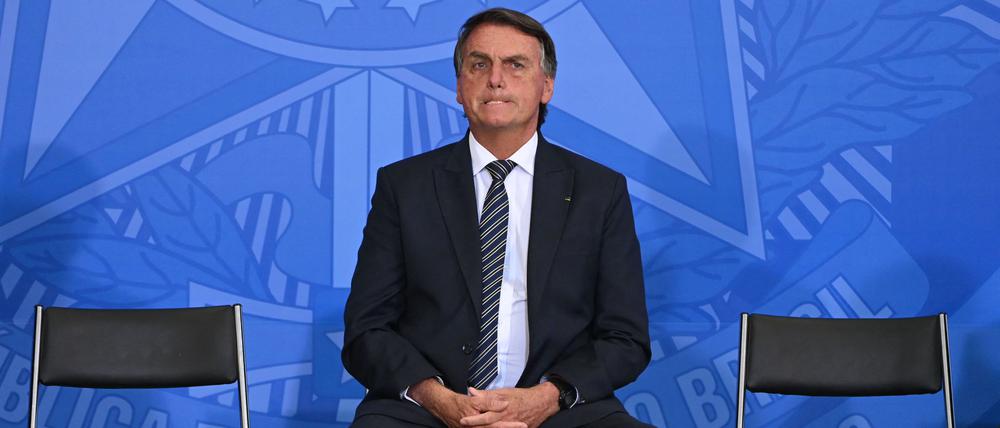 Der brasilianische Präsident Jair Bolsonaro nimmt am 27. April 2022 an einer Veranstaltung zur Verteidigung der Meinungsfreiheit im Planalto-Palast in Brasilia teil.