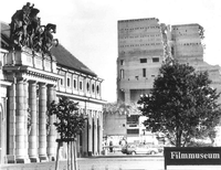 Das Filmmuseum Potsdam mit der Theaterruine des Hans Otto Theaters Anfang der neunziger Jahre.