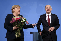Ex-Bundeskanzlerin Angela Merkel hat das Kanzleramt an ihren Nachfolger Olaf Scholz übergeben.