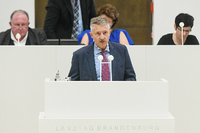 Landwirtschaftsminister Axel Vogel (Bündnis 90/Die Grünen) machte deutlich, dass die Zahl der landwirtschaftlichen Betriebe sinkt. 