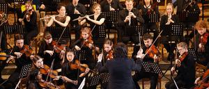 Konzert der Jungen Philharmonie Brandenburg in der Erlöserkirche Potsdam unter Leitung von Peter Sommerer. Auftakt zur Reihe „Musikschulen öffnen Kirchen“.